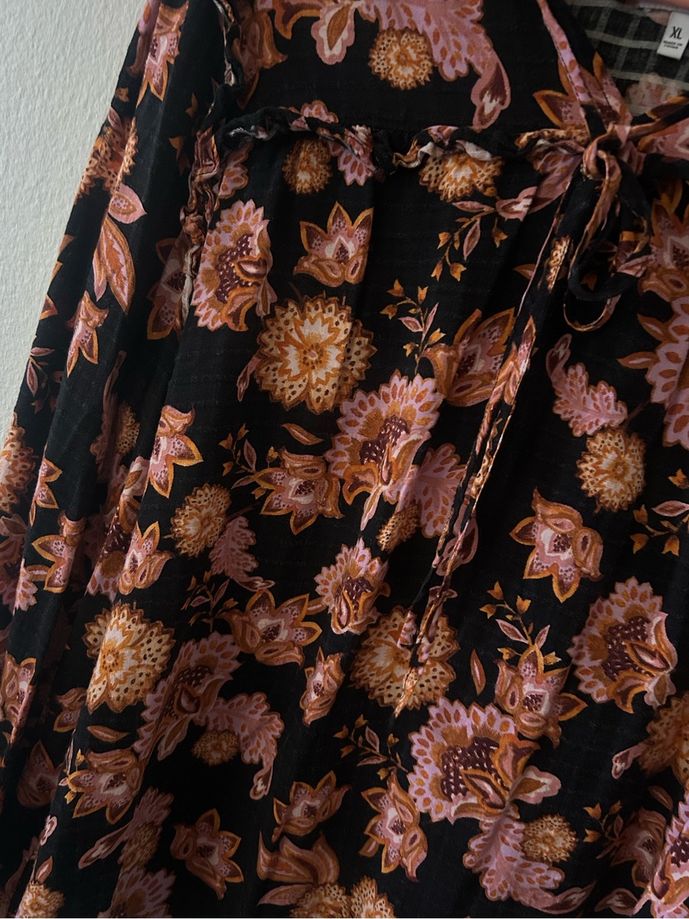 The Get Floral Boho Tie-Neck Ruffle Blouse Black Pink Orange Garden Prairie XL - Picture 2 of 7
